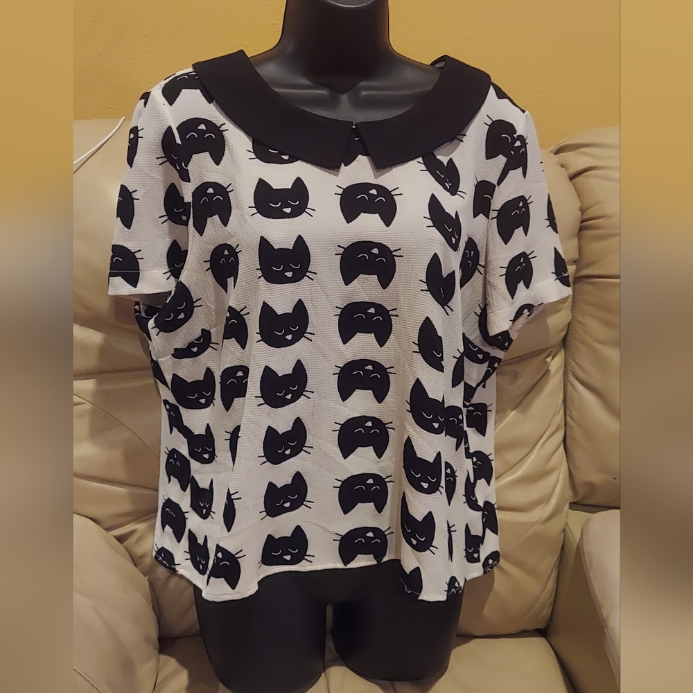 FINAL PRICE🔥Lily white blouse 🐈 cat